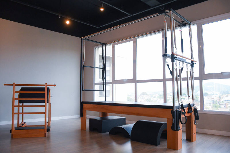 Exercícios de Pilates no Studio Mundo Pilates Alphaville